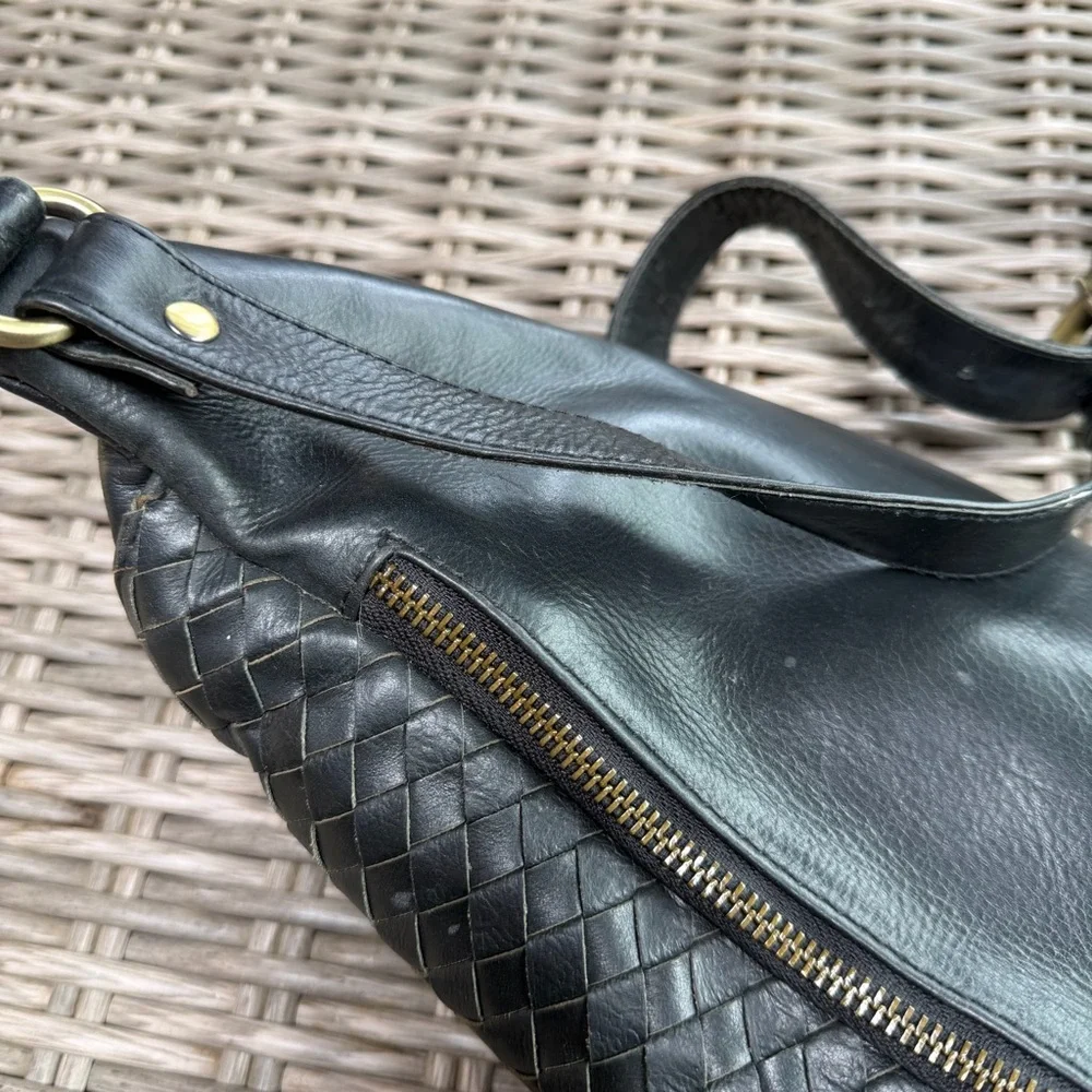 MANDRN Woven Atlas Crossbody! 💃 🔥 - Picture 7 of 14